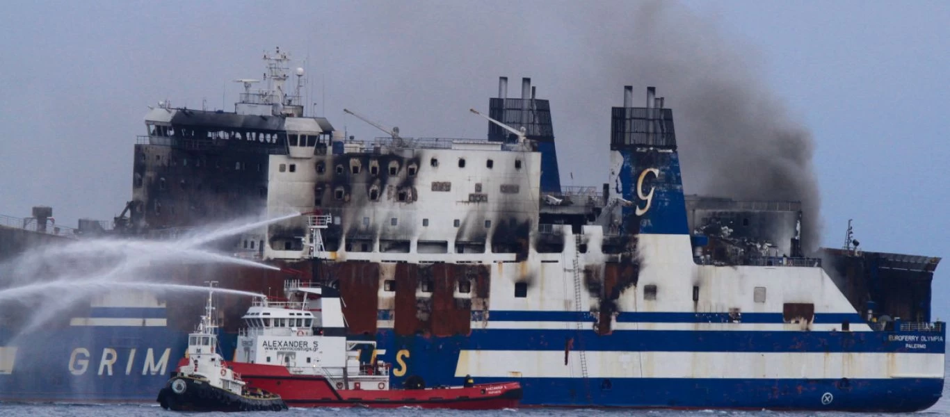 Φλέγεται το 2ο κατάστρωμα στο Euroferry Olympia - Οι θερμοκρασίες λιώνουν τα σίδερα (βίντεο)